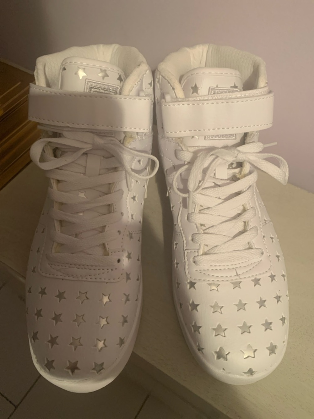 NWOT Fila -Womens White Star-Accent High Top Sneakers - Picture 2 of 8